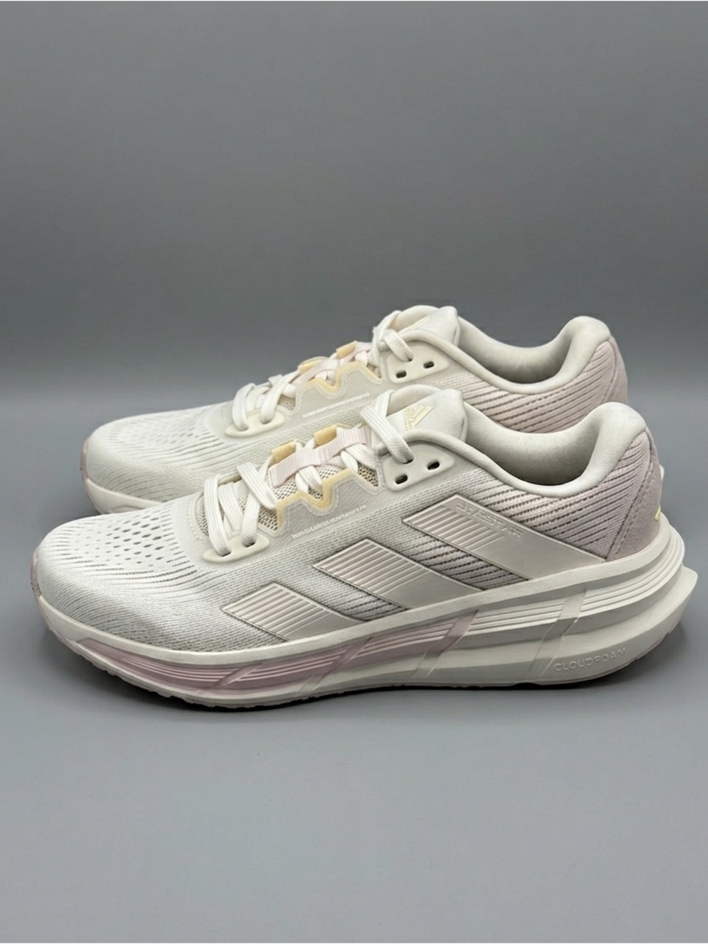 NEW Adidas Women's Questar 3 Running Shoes Off White Mauve Athleisure Pastel 8